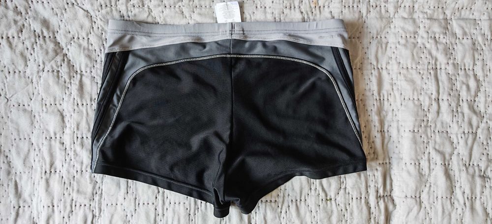 Adidas Spodenki Kąpielowe. 36