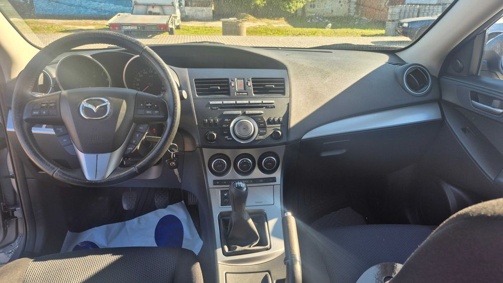 Mazda 3  1.6 benzyna bezwypadkowy super stan