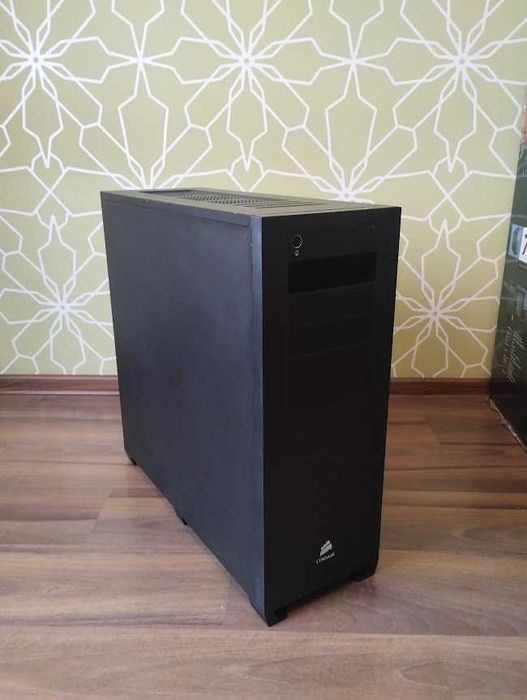 Корпус Corsair 700D