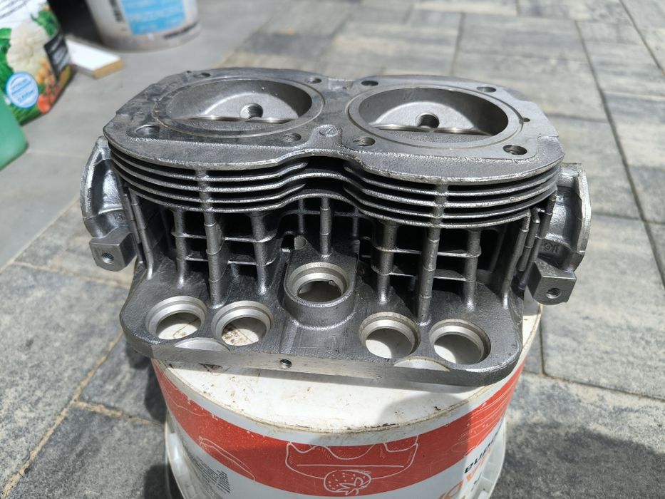 Orginalny PRL cylinder, głowica, tłoki i pierścienie do Fiat 126p