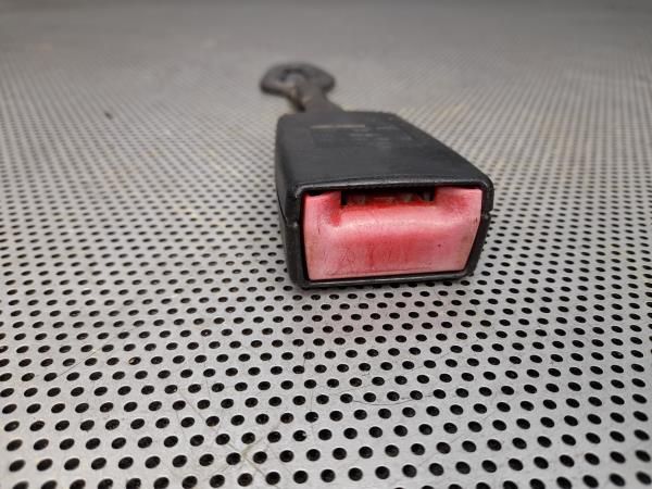 Encaixe de cinto frente esquerdo AUDI A4 Avant (8E5, B6)