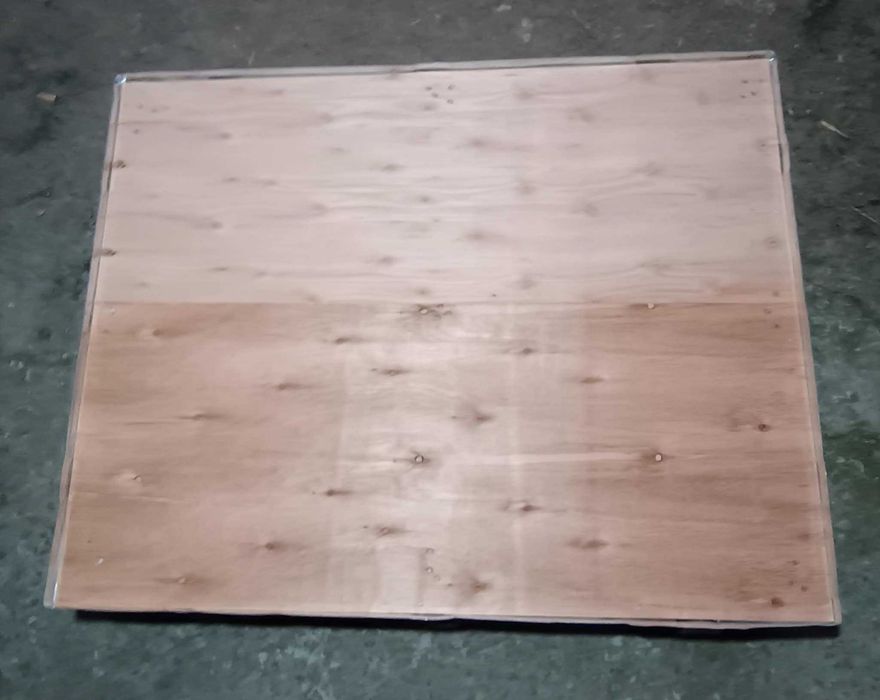 Sprzedam palety z sklejki o wymiarach 90 x 70 x 11cm oraz 62x75x11cm