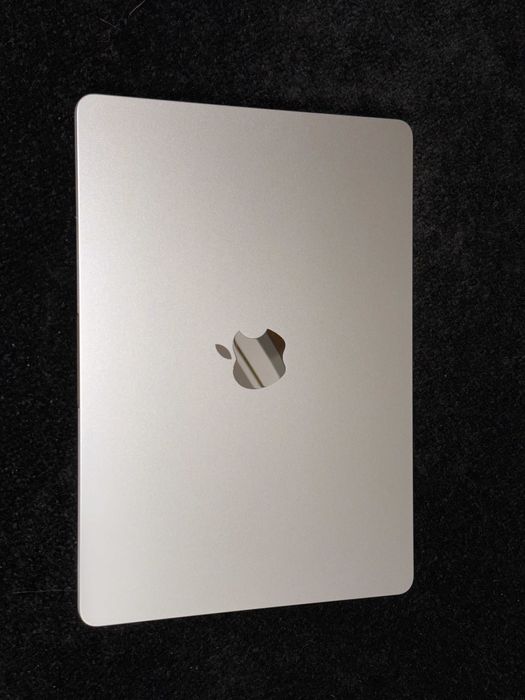 MacBook Air M2 24GB RAM 2TB SSD z 2022 roku