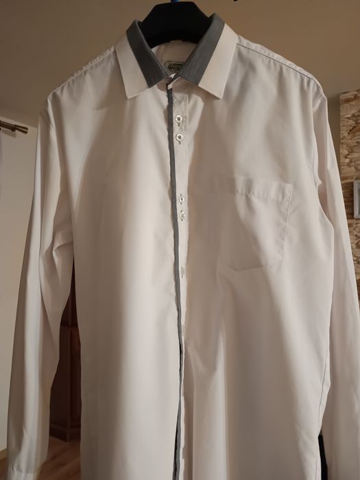 Biała koszula męska
