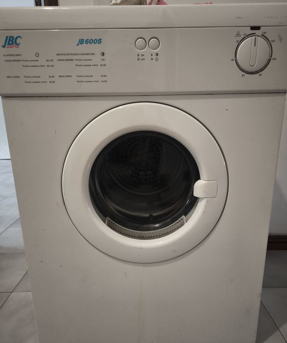 Máquina de secar roupa