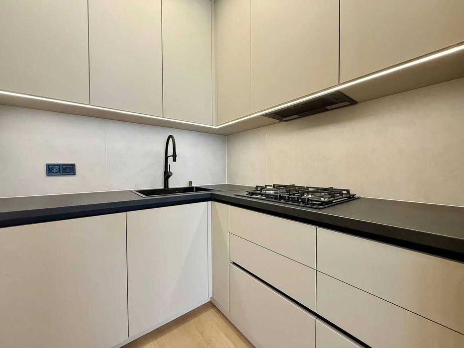 1-кімнатна з новим ремонтом, 42 м2