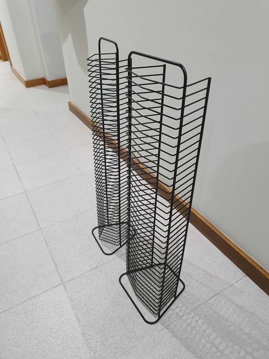 2 Suportes verticais para CD's e DVD's