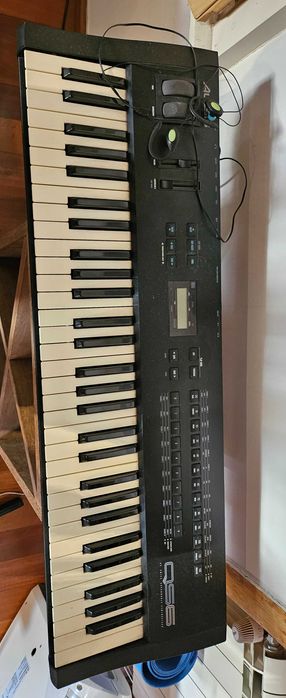 Alesis QS6 - synthesizer