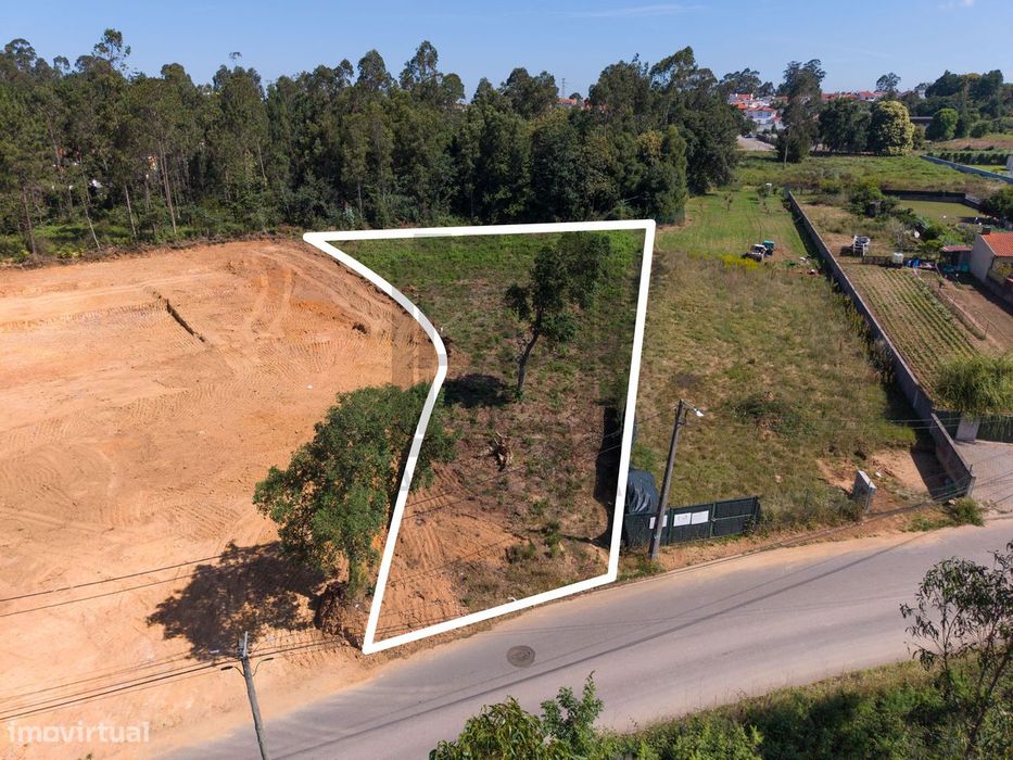 Terreno urbano perto do Lusopark, em Rio Meão, S. M. Feira