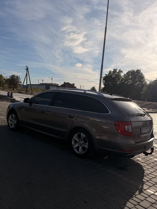 Skoda super b 2011 року