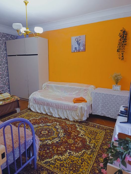 Сдаётся от хозяики 1 ком . квартира  в близи ЖД .5 спальных мест.