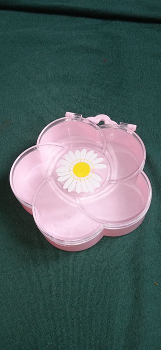 Pudełko w kształcie kwiatka