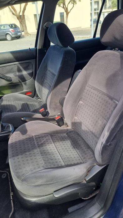Volkswagen Golf 4 1.6 Gasolina | 2000 | 5 portas