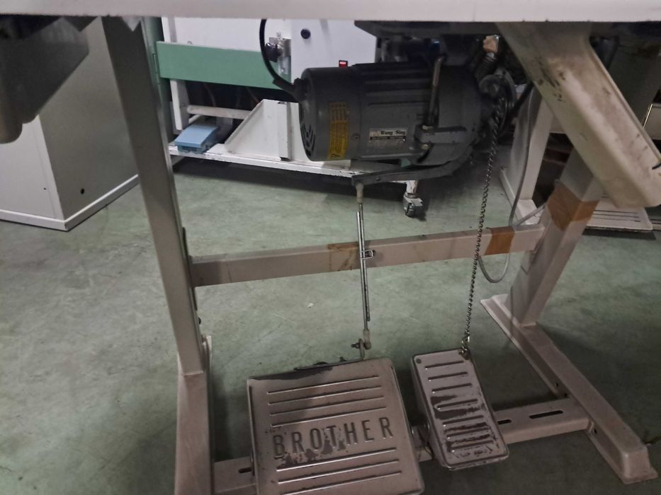 Máquina corte e cose Brother