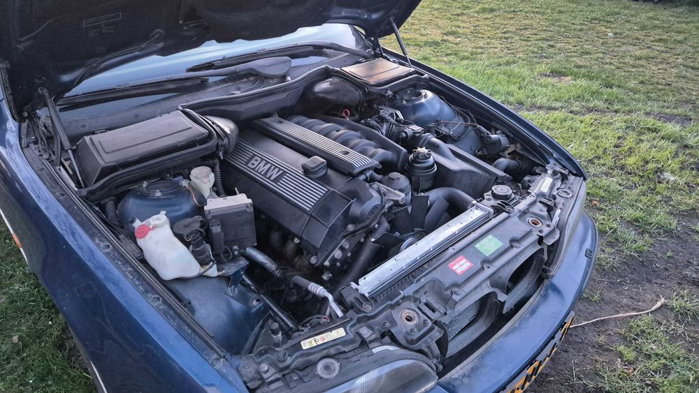 Części BMW E39 528i 2.8i M52 193KM Cała na części Biarritzblau