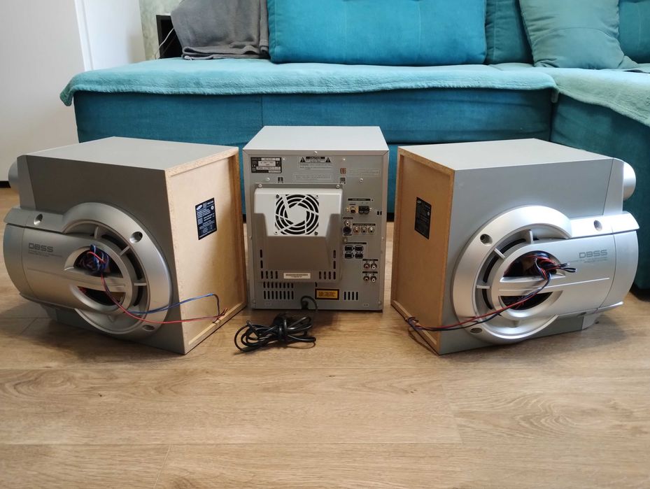 Потужний муз центр 600 Вт ( Блютуз / AUX ) Сбоку колонок - Сабвуферы