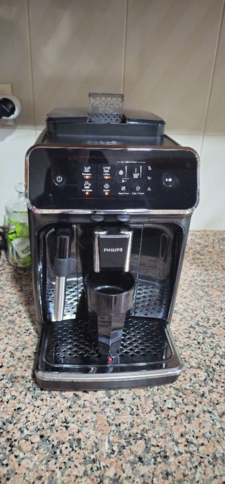 Máquina de Café Automática Philips Série 2200 (EP2221/40) – Como Nova