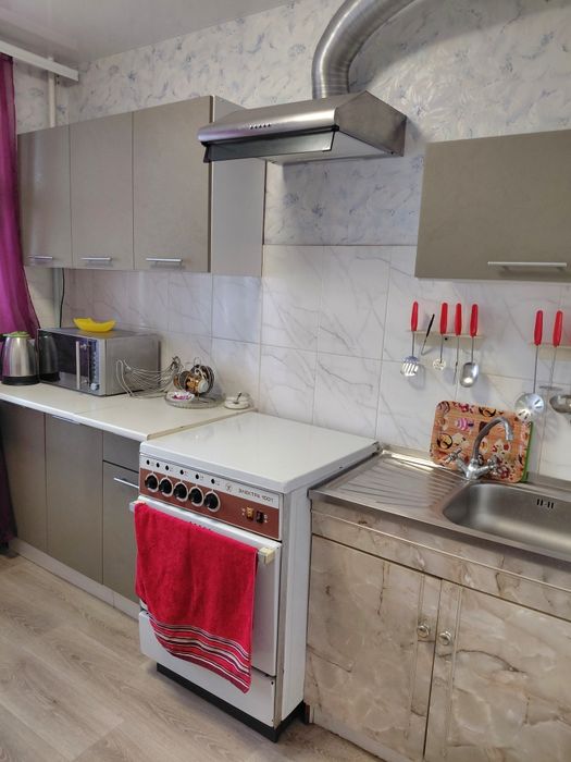 "Караван*ТРЦ посуточно 1 к.квартира два дивана