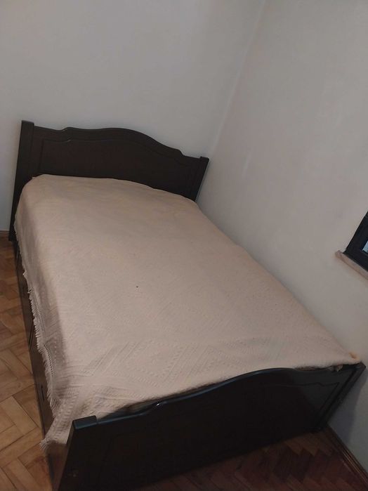Cama + mesas cabeceira + cómoda + colchão - quarto