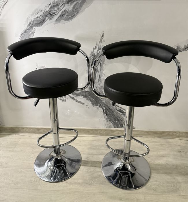 Барний стілець зі спинкою