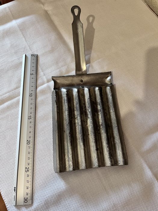 Grelhador pequeno metal