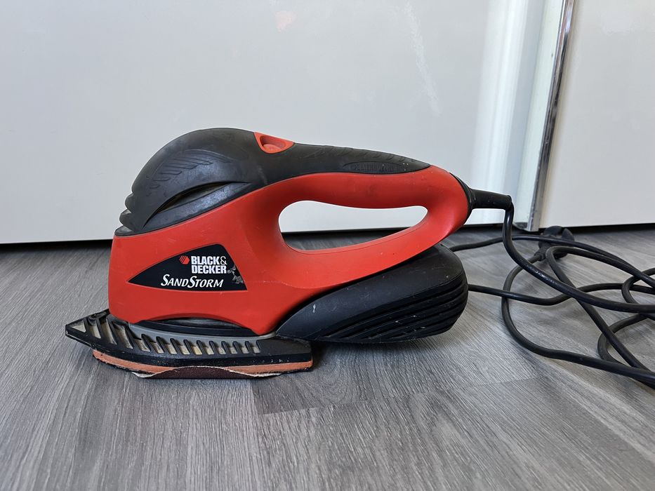Шліфмашинка Black Decker