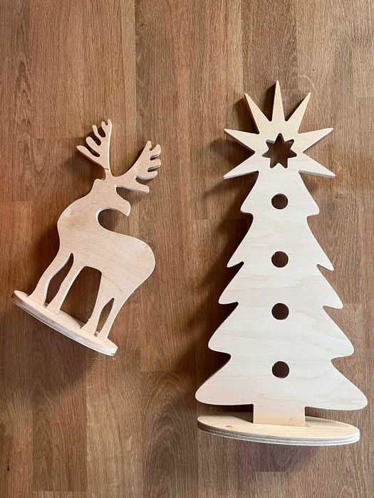 Drewniany stojak choinka i jeleń