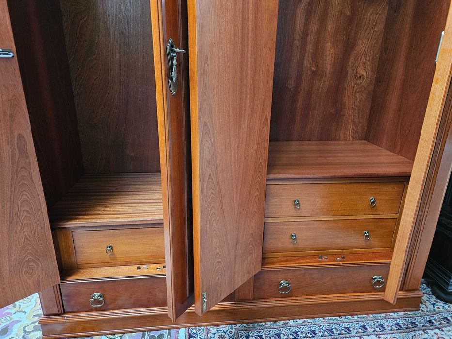Roupeiro em madeira maciça de 4 portas - Bom estado ger