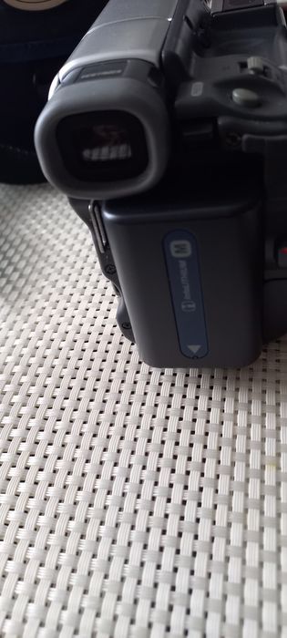 Продам видеокамеру ' sony"