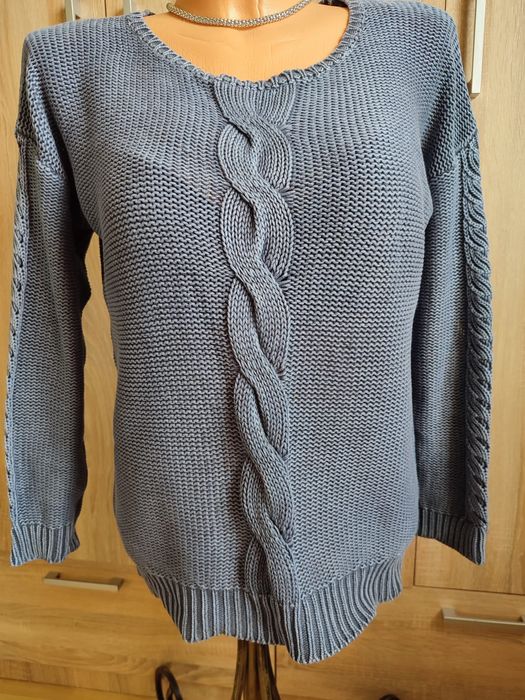 Sweter ,sukienka, kubek, kostki do gry, serwetka