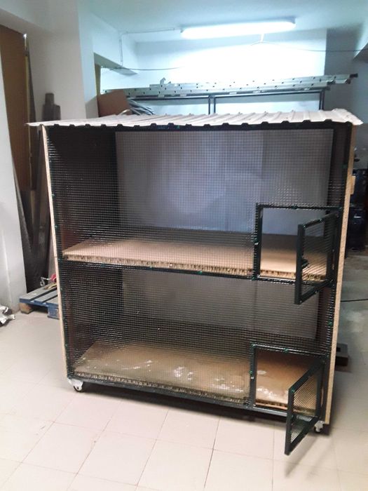 Gaiola grande com rodas para animais