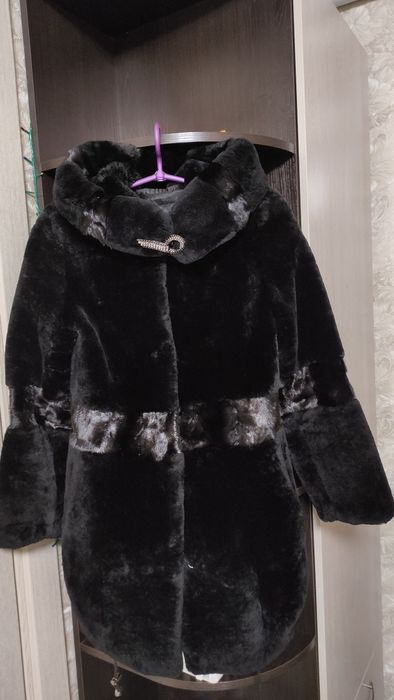 Натуральная шуба мутон +норковые вставки.