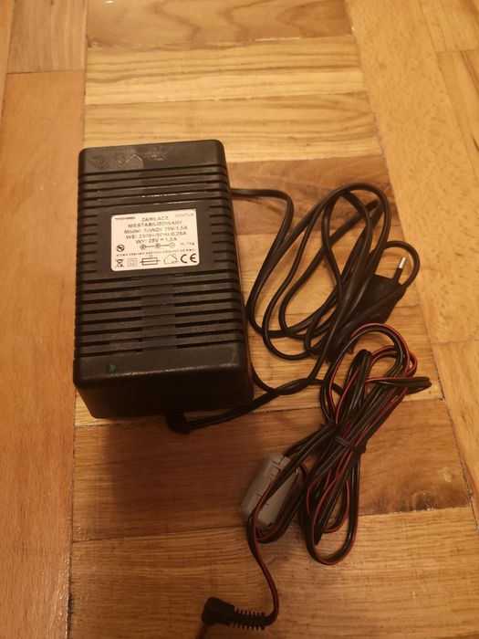 Zasilacz Novitus do kasy fiskalnej 28V 1,5A (+) Nowy.