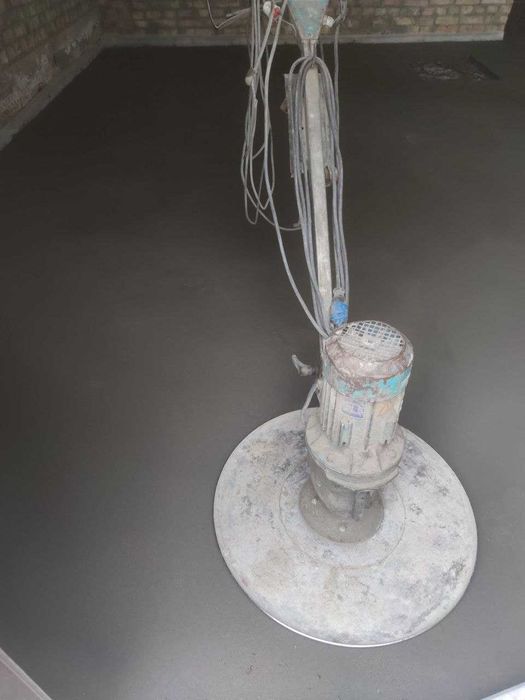 Машинная стяжка пола .