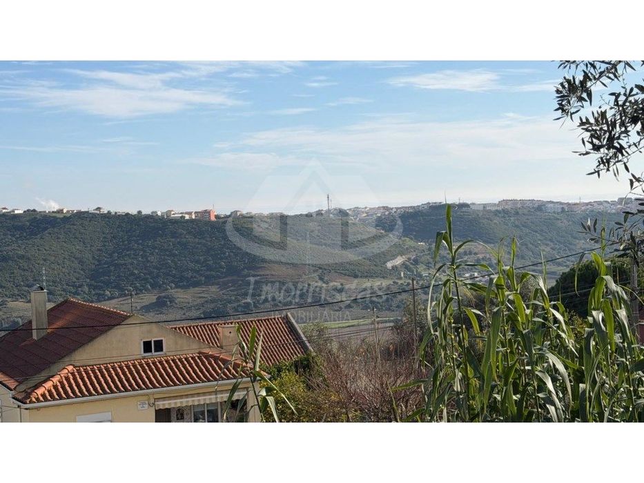 Terreno não edificável com 200 m² no Cabeço da Aguieira, Unhos