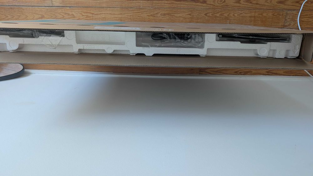 Hisense 55E7S QLED 4K 55" – como nova, usada apenas 1 vez