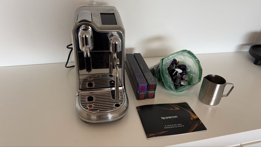 Máquina Nespresso Creatista Pro + oferta café