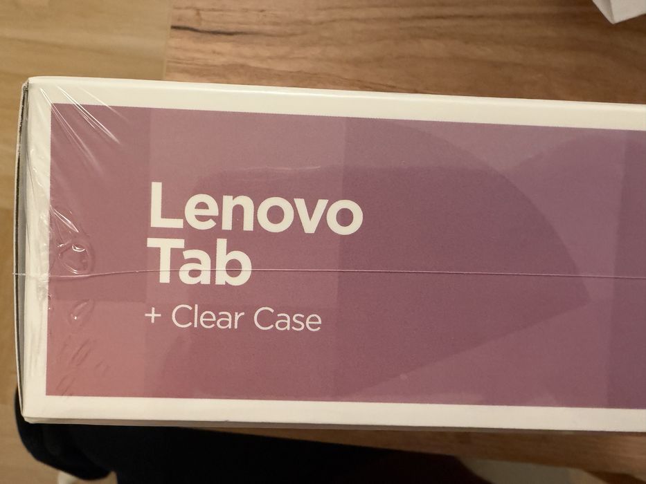 Nowy tablet Lenovo Tab + clear case