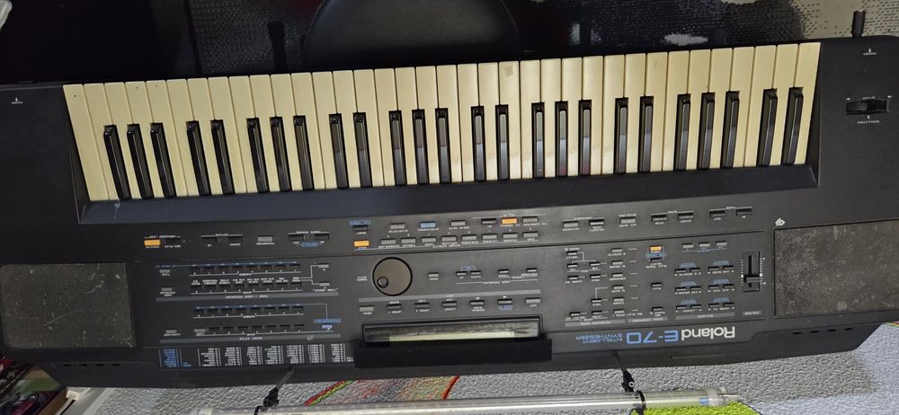 Roland E 70 Intelligent synthesizer