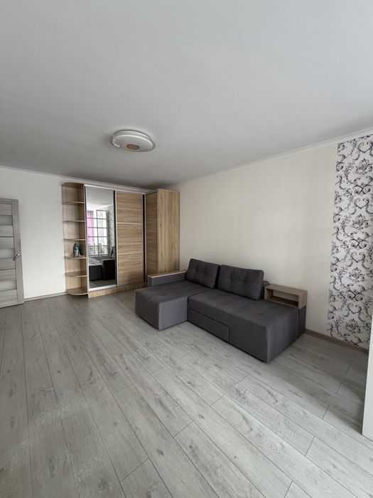 БЕЗ комісії Квартира з ремонтом на вул. Анни Ахматової 22