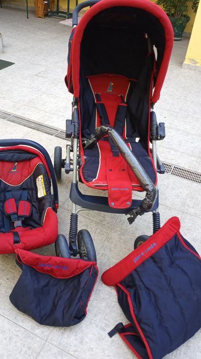 Carrinho e Ovo para bebê com vários equipamentos