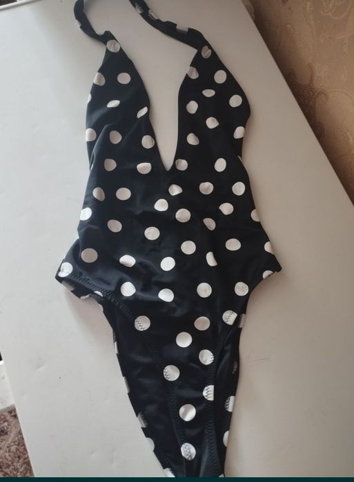 Суцільний купальник