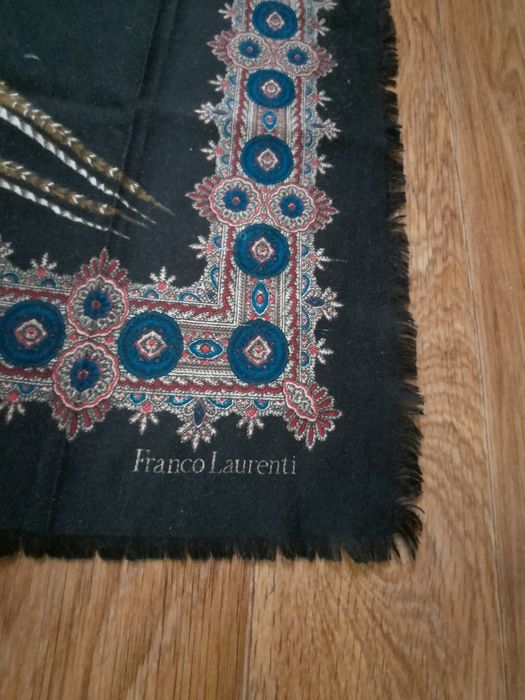 Продам  платок итальянского бренда "Franco Laurenti".
"Franco Laurenti