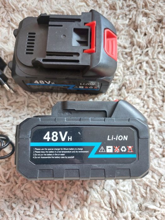 2 Акумулятори на 20в. + зарядний пристрій