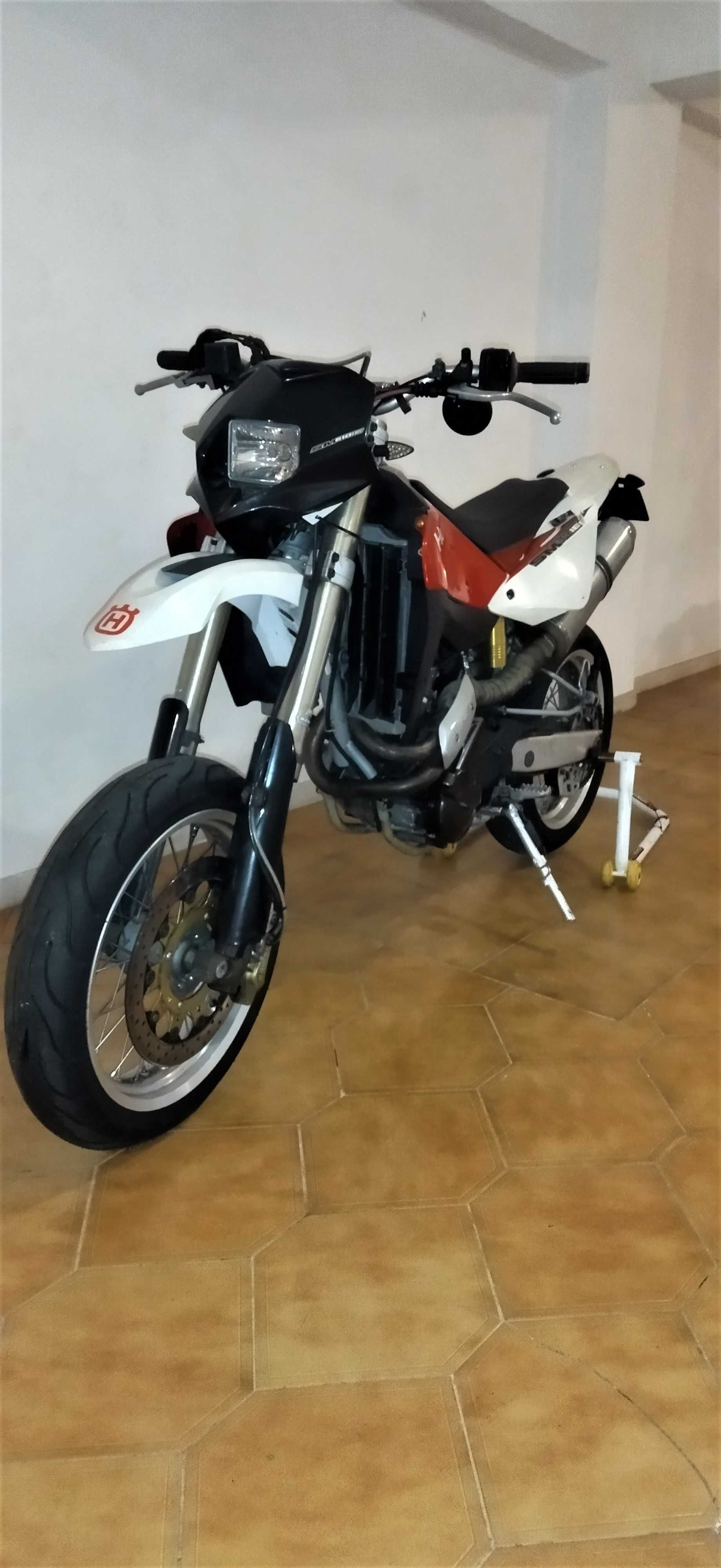 Husqvarna SM 610 IE 2007 22kw A2 Massamá E Monte Abraão • OLX Portugal