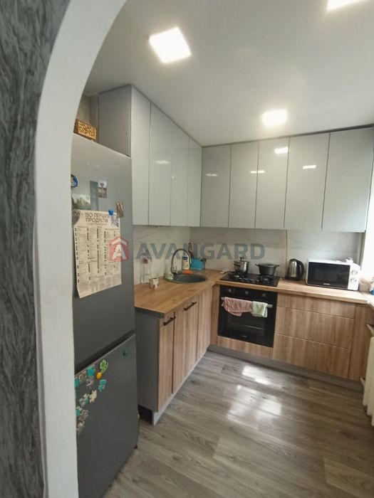 Продам 2-кімнатну квартиру в центрі