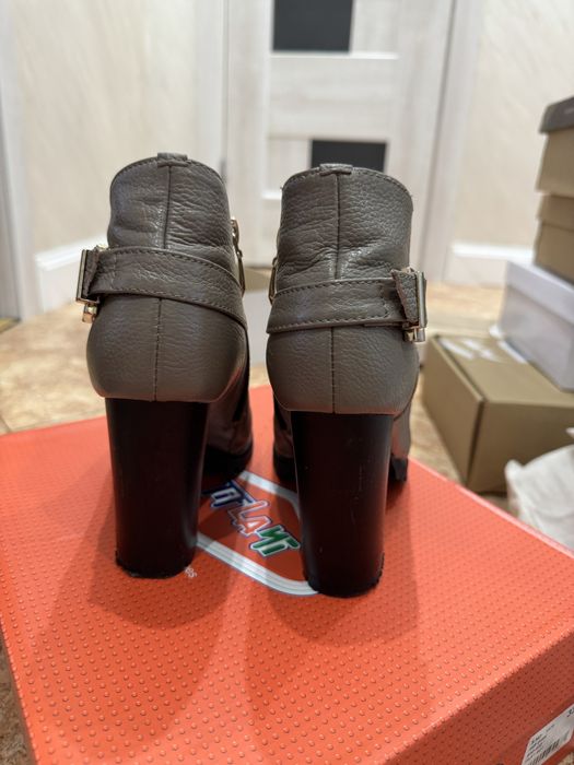 Продам черевики