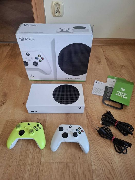 Xbox Series s 2 Pady stan idealny