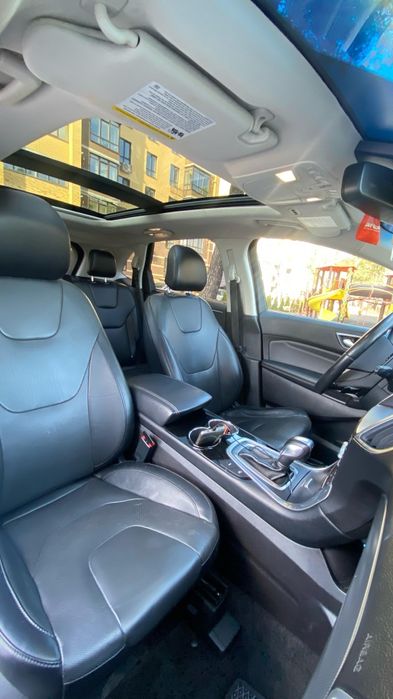 Ford Edge titanium