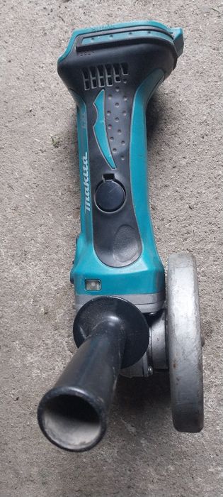 Makita  dga  452